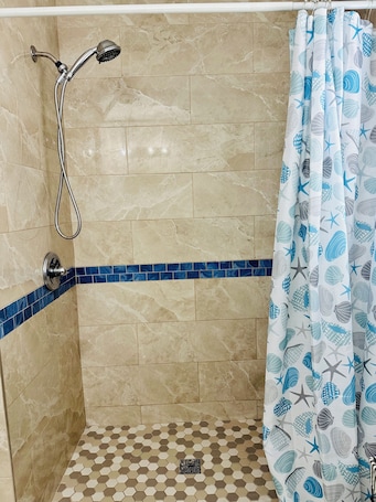 Towels, toilet paper. Discovery Cove with four bedrooms and two bathrooms