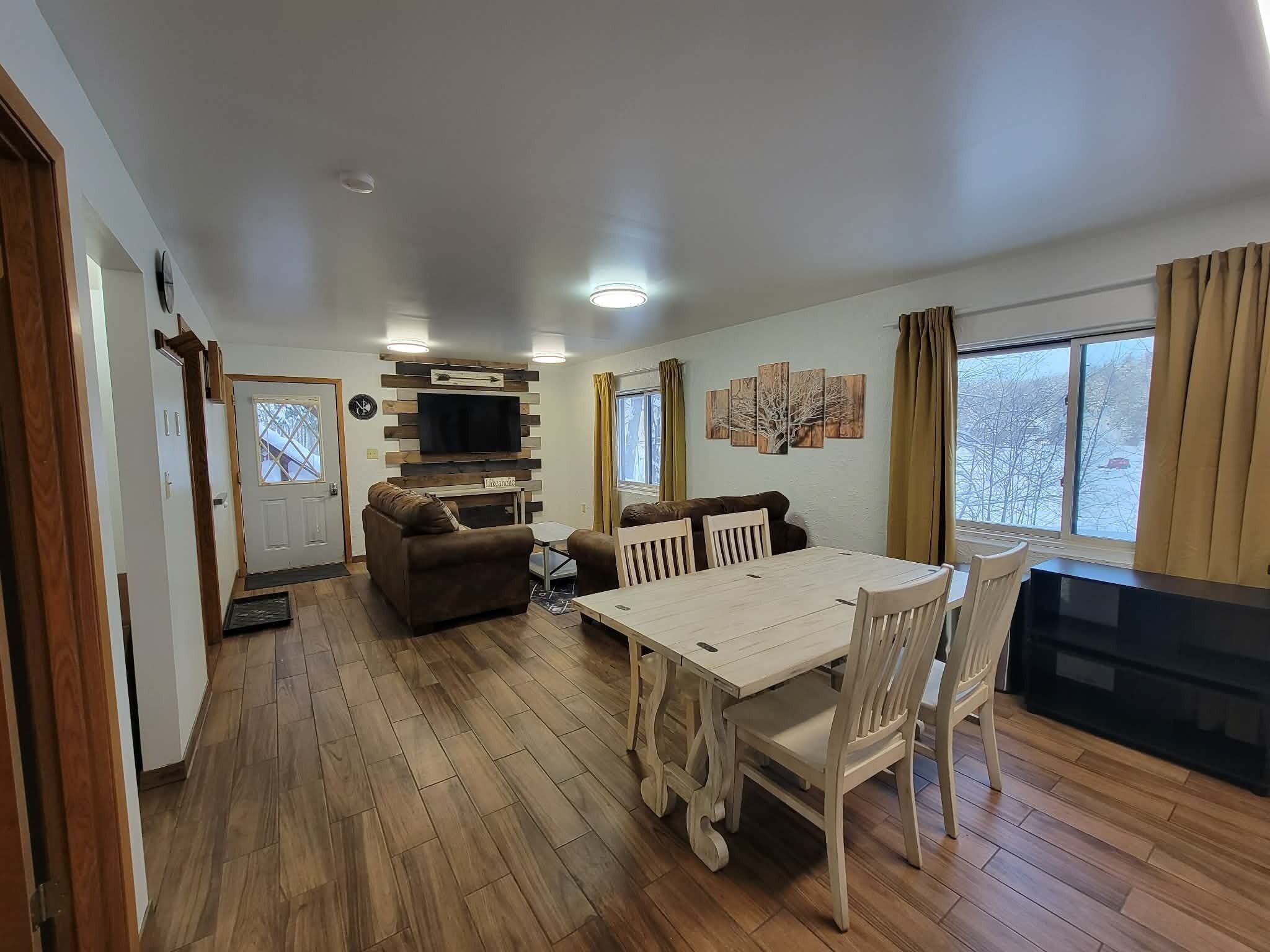 Smart TV, fireplace, table football