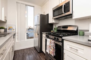 Unclassified image, 4 of 22, button - Hollywood 2BR Apt with Rooftop Pool & Cityscape (Los Angeles)