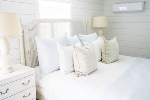 4 bedrooms, iron/ironing board, free WiFi, bed sheets - Summer Special! Beach House w Pool Steps from pier (St Simons Island)