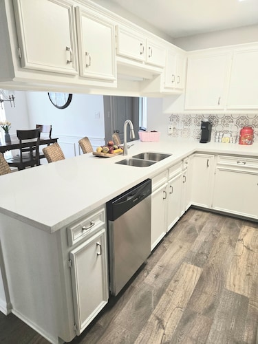 Lake Conroe Home, Gated Community, Immaculate and clean, 3 bed retreat.