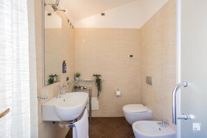 Apartment, City View | Bathroom - Urbanicooh San Petronio (Bologna)