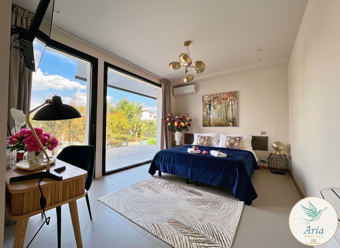 Habitación doble Deluxe, patio, vista al jardín | Caja de seguridad en la habitación y wifi gratis 