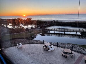 Outdoor dining - Oceanfront Studio with resort amenities (Myrtle Beach)