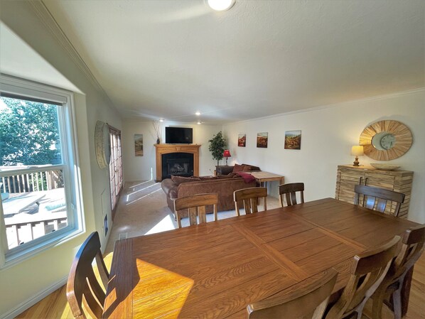 Interior - 8-Bedroom Home at the Foot of Mountains (Sandy)