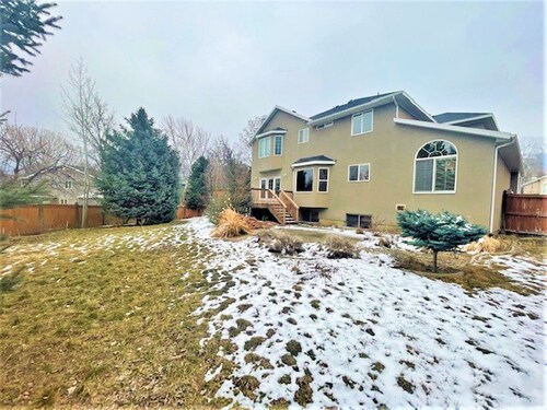 8-Bedroom Home at the Foot of Mountains