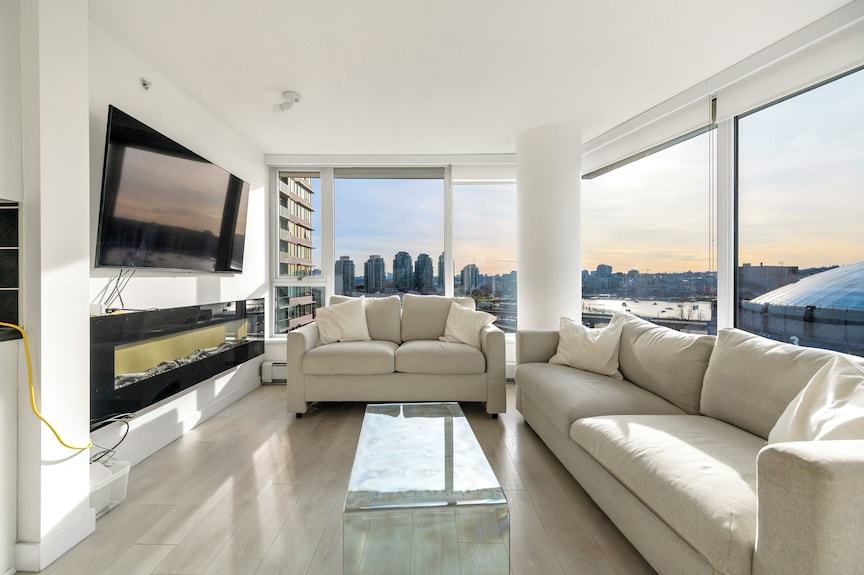 Bright 3br Downtown Vancouver Condo W/ Pool & Gym - Vancouver