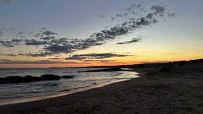 Beach - Beautiful 2 bedroom cabin accepts pets (Punta del Diablo)