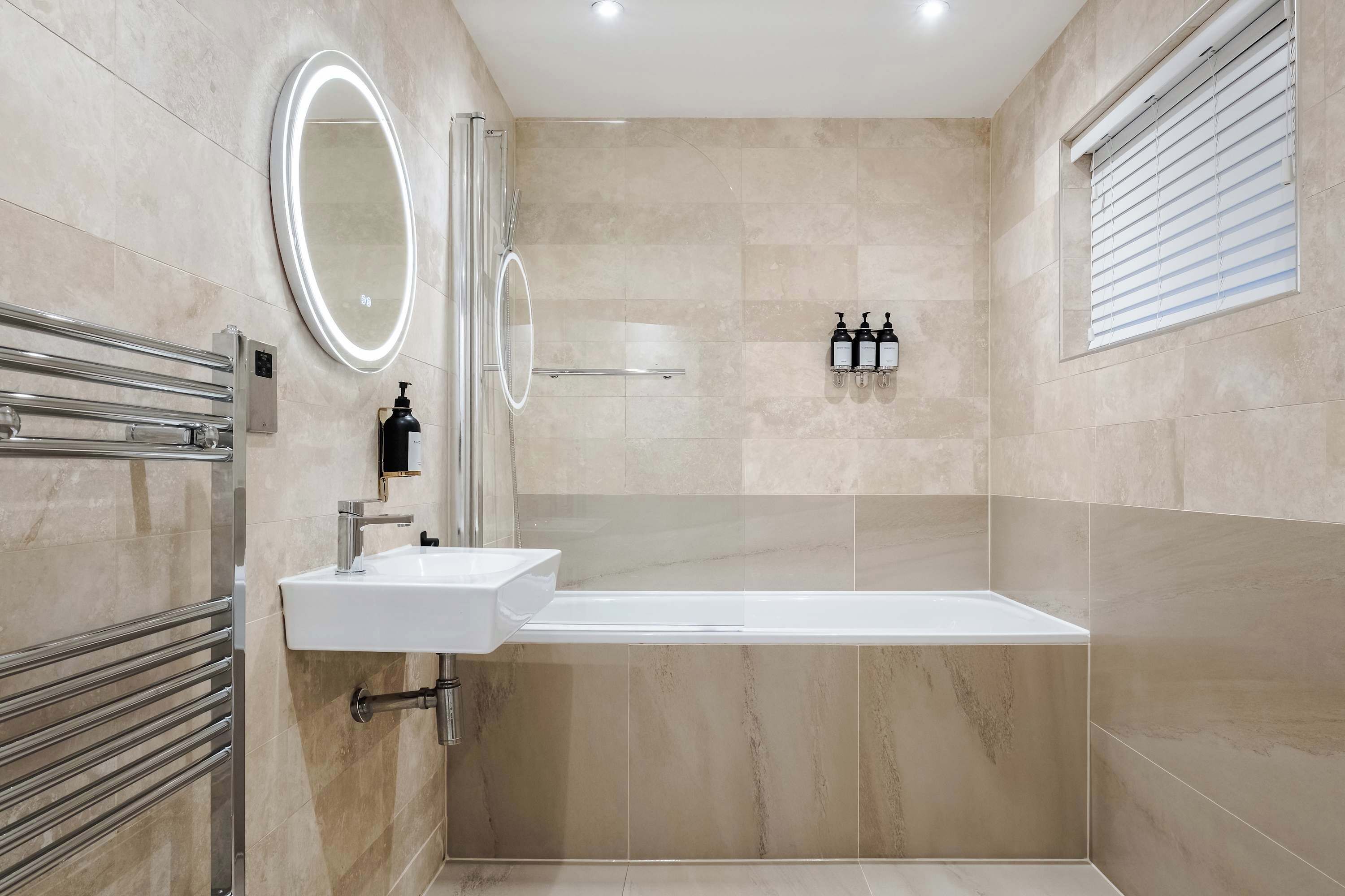Amenidades de baño ecológicas, secadora de cabello, bidet, toallas 