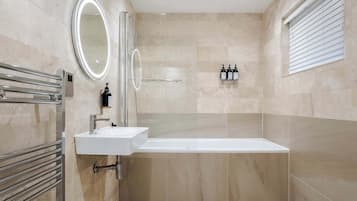 Amenidades de baño ecológicas, secadora de cabello, bidet, toallas