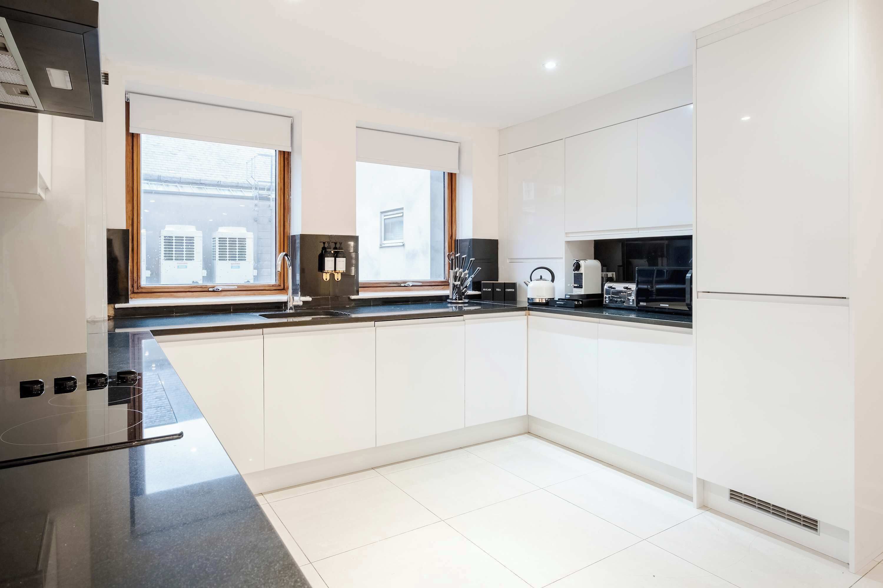 Refrigerador, microondas, horno y parrilla de estufa 