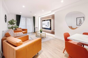 Smart TV, video games, stereo, offices - Red Bus Residence (Greater London)