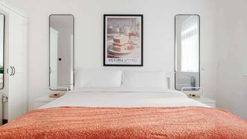 3 Schlafzimmer, Zimmersafe, Schreibtisch, Bügeleisen/Bügelbrett