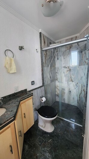 Soap, toilet paper - Apartment just steps from the beach. (Guarujá)