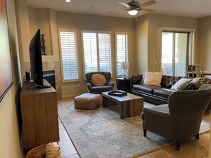 Smart TV - Spacious 3-bedroom condo in lovely Scottsdale McDowell Mountain Urban Cowboy (Scottsdale)