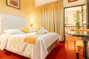 Desk, laptop workspace, free WiFi - Hotel Campanario Cusco (Cusco)