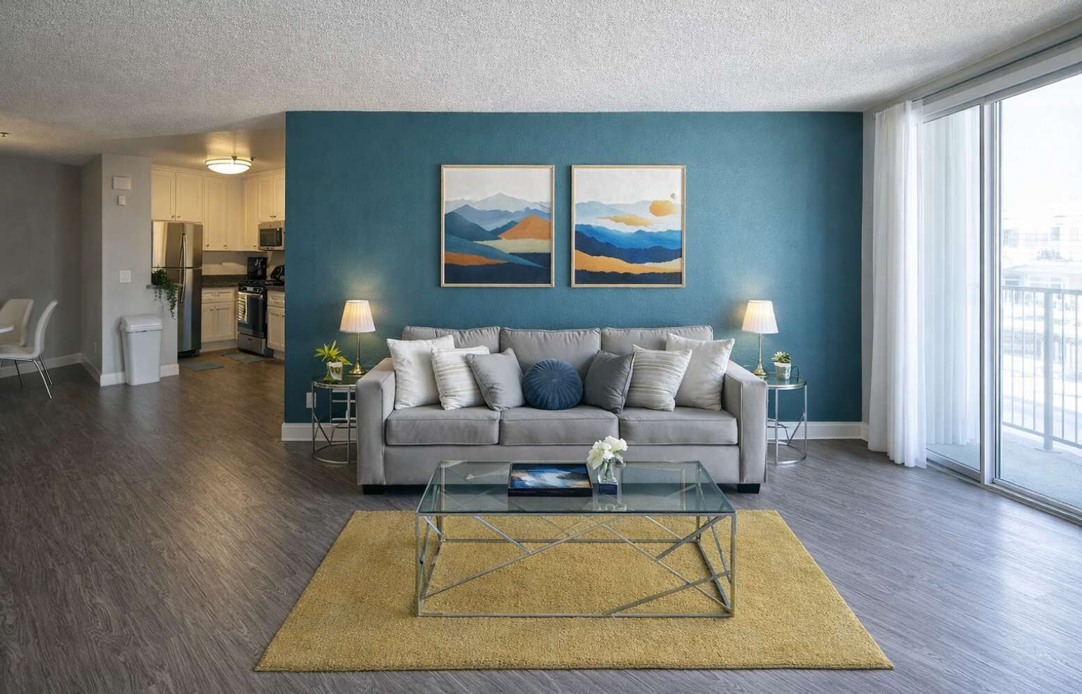 Een televisie en een kantoor