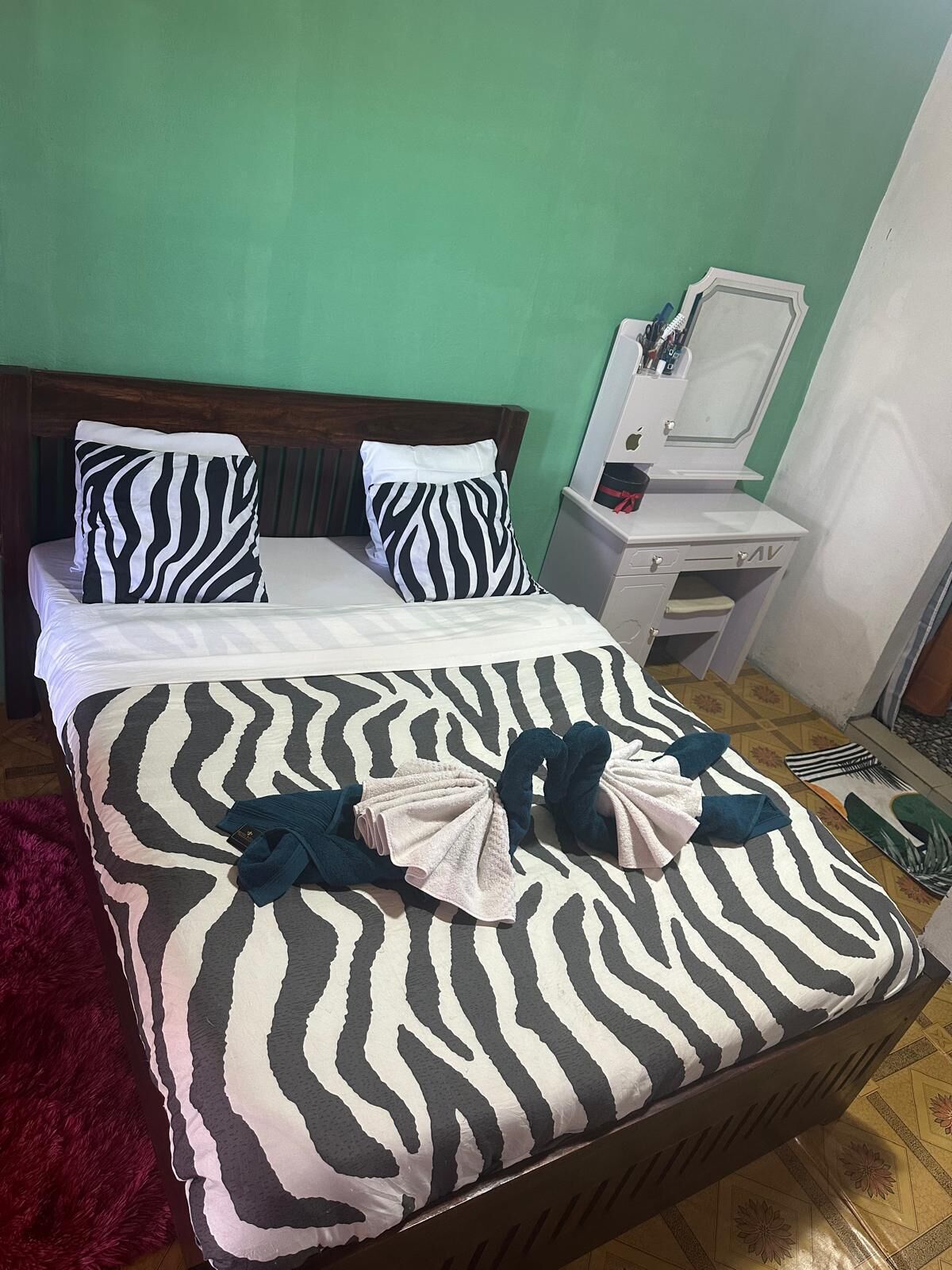 4 bedrooms, WiFi, bed sheets