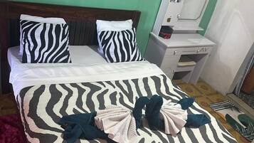 4 bedrooms, WiFi, bed sheets