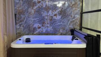 Apartamento superluxo, vista para a piscina | Parte interna