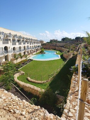Luxury Apartment, Pool View | Property grounds - Hal wardija  (Qala)