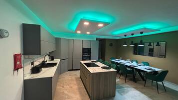 Apartamento superluxo, vista para a piscina | Cozinha privada