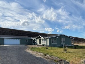 Exterior - The Farmhouse @ Link'd Hearts Ranch
3 BD/2 BA Home Great View, Tons of Upgrades (Palouse)