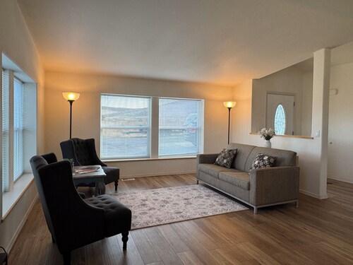 The Farmhouse @ Link'd Hearts Ranch
3 BD/2 BA Home Great View, Tons of Upgrades