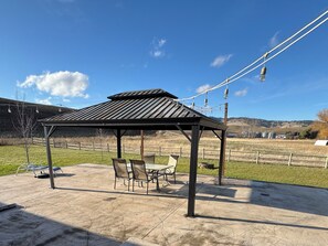 تناول الطعام بالخارج