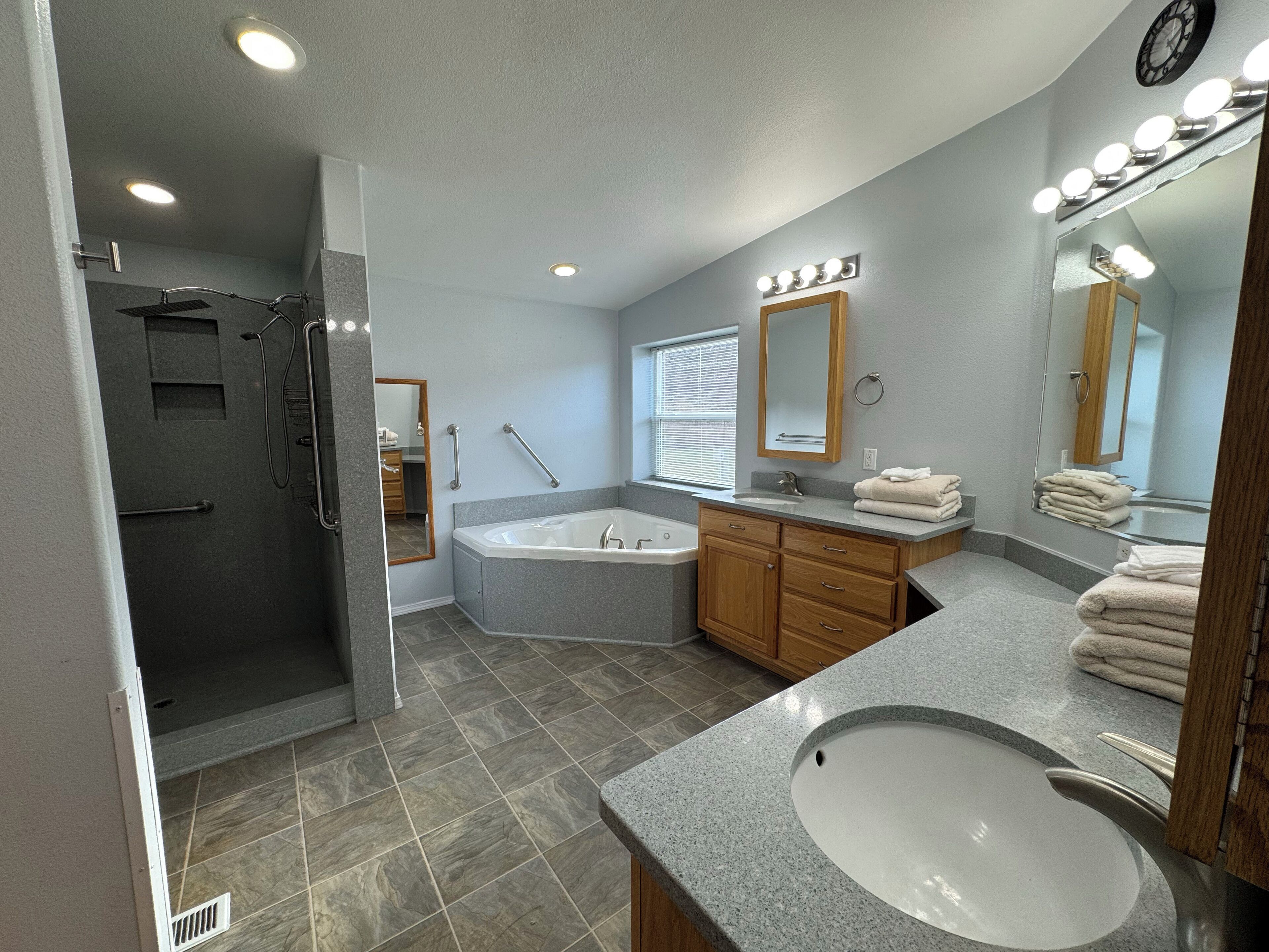 Shower, jetted tub, hair dryer, towels