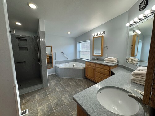The Farmhouse @ Link'd Hearts Ranch
3 BD/2 BA Home Great View, Tons of Upgrades