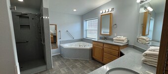 The Farmhouse @ Link'd Hearts Ranch
3 BD/2 BA Home Great View, Tons of Upgrades