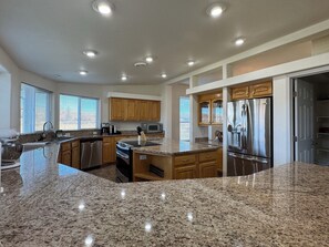 Mikroaaltouuni, uuni, liesi, astianpesukone