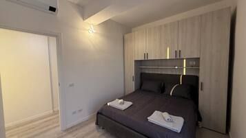 3 slaapkamers, een strijkplank/strijkijzer, wifi, beddengoed