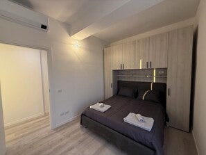 3 slaapkamers, een strijkplank/strijkijzer, wifi, beddengoed