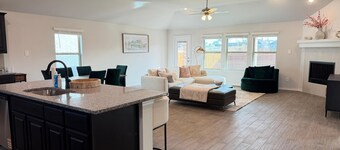 Charming 3-bedroom house with AC in Aubrey perfect for relaxing