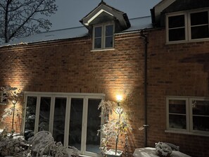 Exterior - Coach House in the Park, a tranquil haven, 10 mins’ walk from city. Free parking (Nottingham)