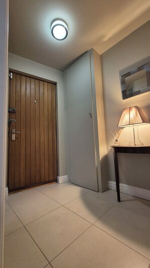 Interior - Coach House in the Park, a tranquil haven, 10 mins’ walk from city. Free parking (Nottingham)