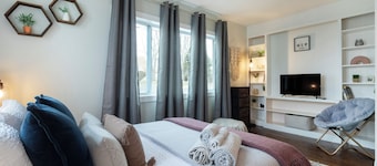 Stylish Groton Getaway • Updated 2BR close to Navy Base-Casinos-Mystic & Beaches