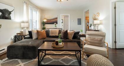 Stylish Groton Getaway • Updated 2BR close to Navy Base-Casinos-Mystic & more!