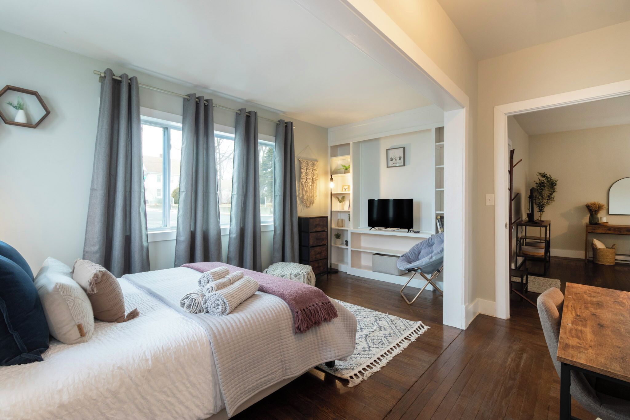 2 habitaciones, tabla de planchar con plancha, wifi y ropa de cama 