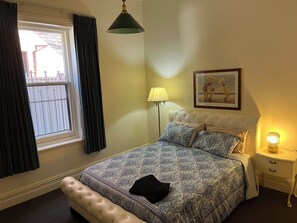 3 bedrooms, iron/ironing board, Internet, bed sheets