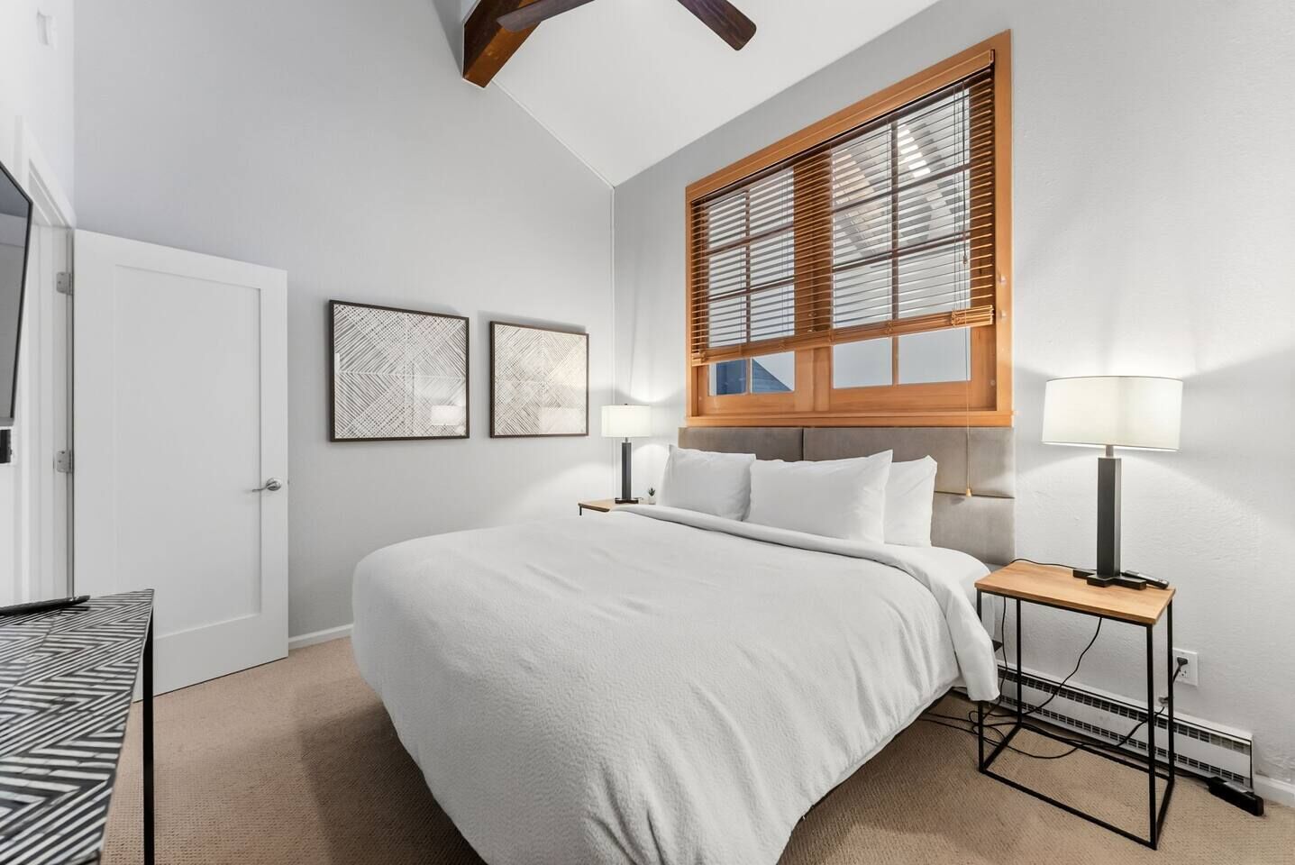 Desk, iron/ironing board, WiFi, bed sheets