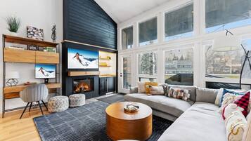 TV, fireplace, stereo