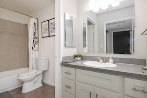 Shower, hair dryer - Stylish Hollywood 2BR apt with Rooftop Pool (Los Angeles)