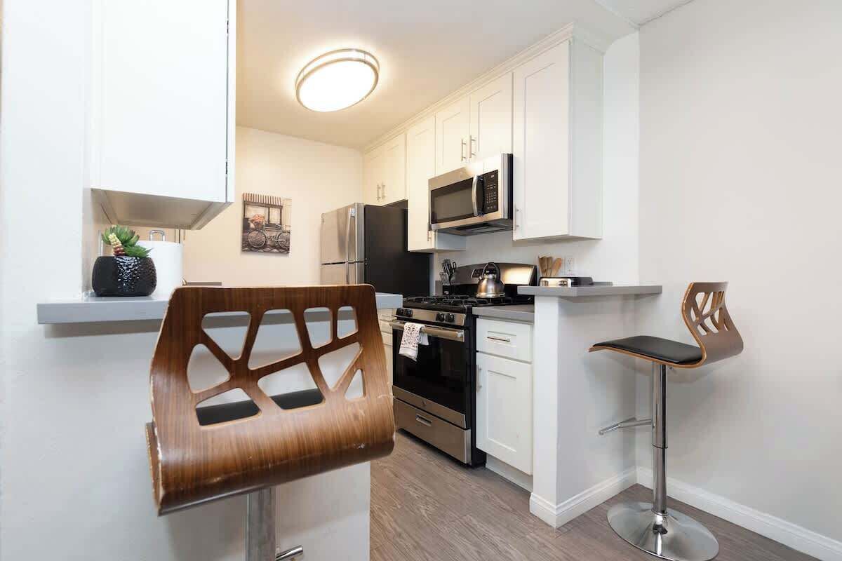 冰箱、微波炉、烤箱、炉灶