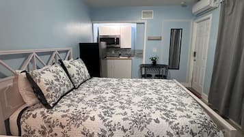 Free WiFi, bed sheets