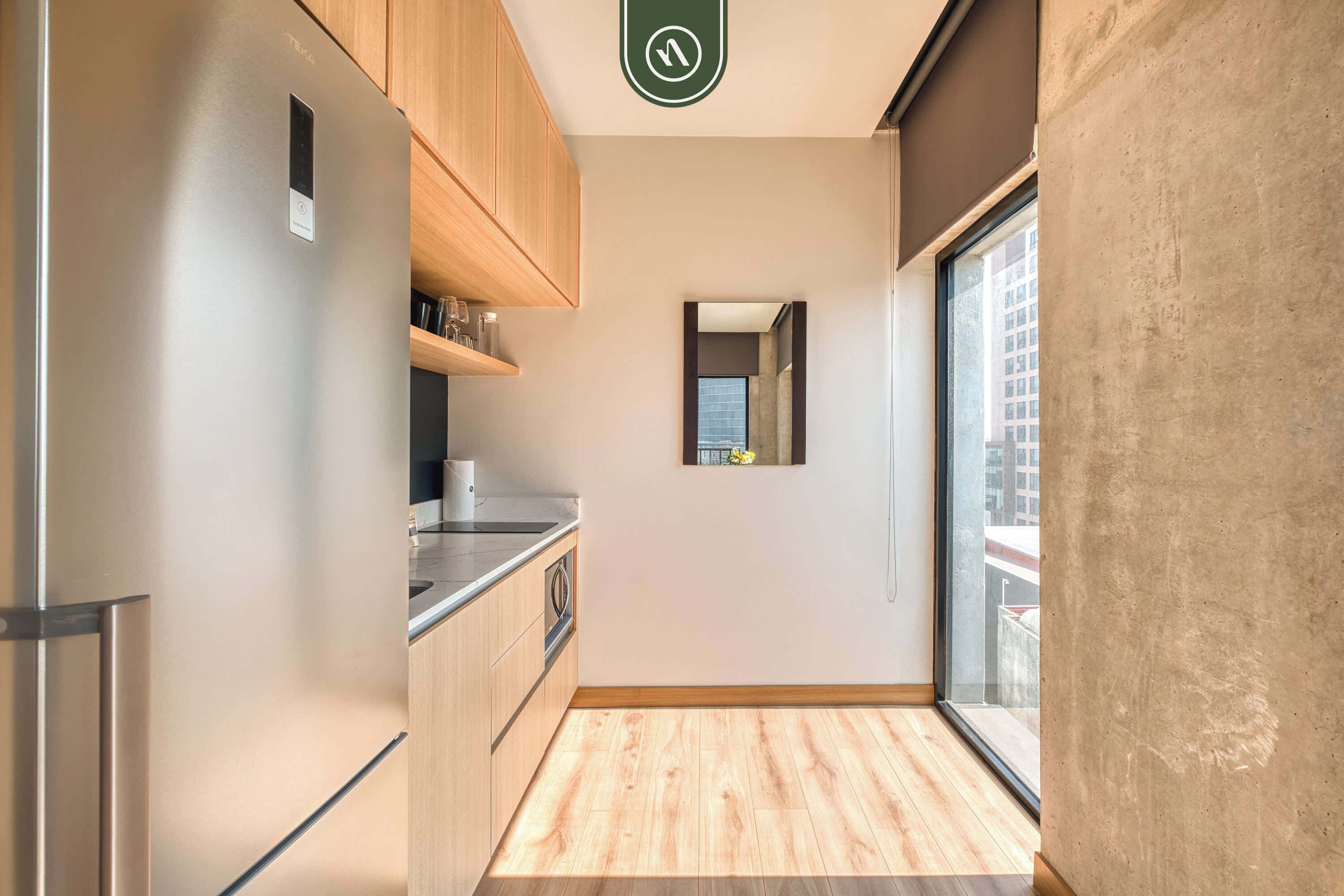 Frigorifero, microonde, piano cottura, macchina per tè/caffè