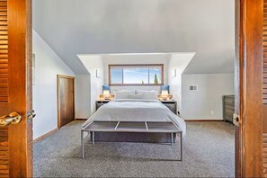 4 bedrooms, desk, iron/ironing board, free WiFi - Oak & Vine Forestville, by Vinifera Homes (Forestville)