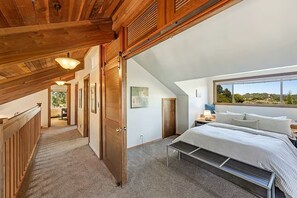 4 bedrooms, desk, iron/ironing board, free WiFi - Oak & Vine Forestville, by Vinifera Homes (Forestville)